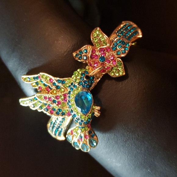 Hummingbird Bangle Bracelet - Picture 1 of 8